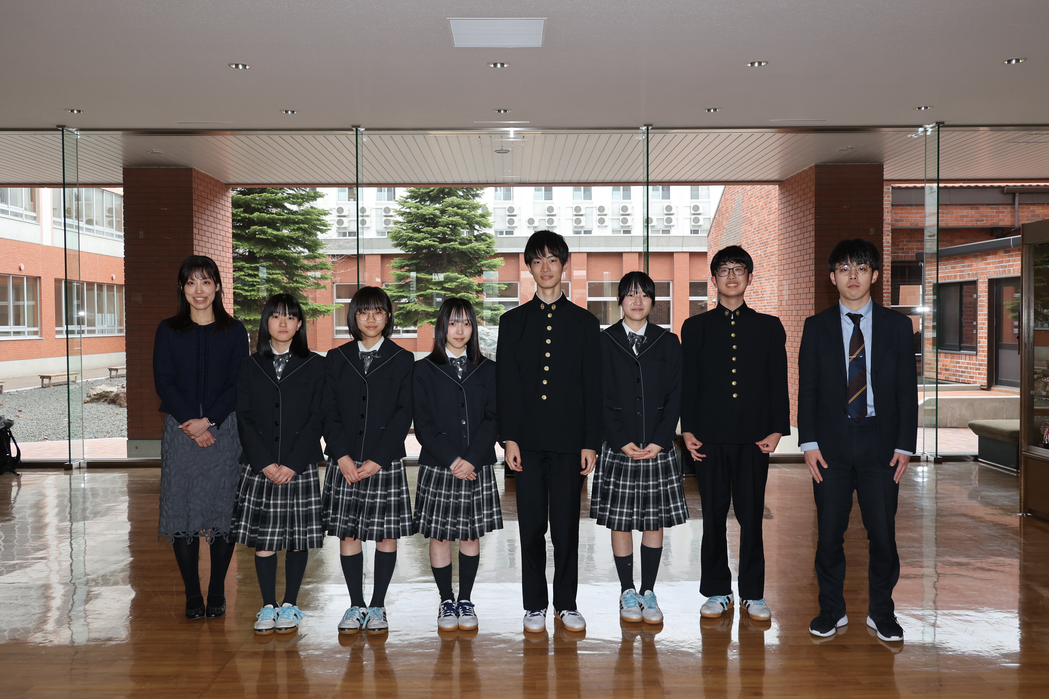 ディベート同好会の部員の集合写真